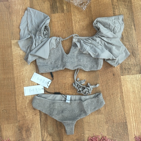 INDAH August Smocked Flounce Bikini NWT - Picture 4 of 5